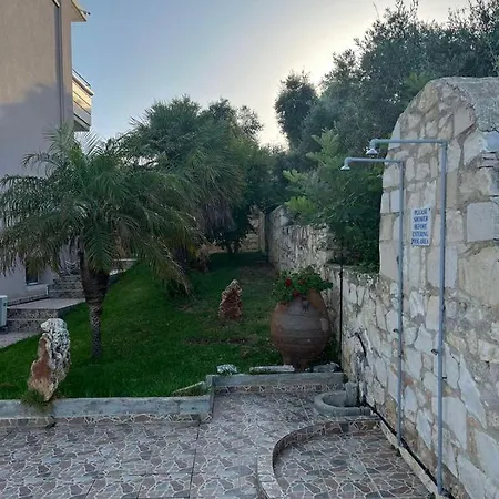 Cactus Apts. * Hriszí Aktí Haniá