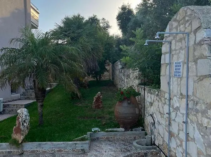 Cactus Apts. * خانيا